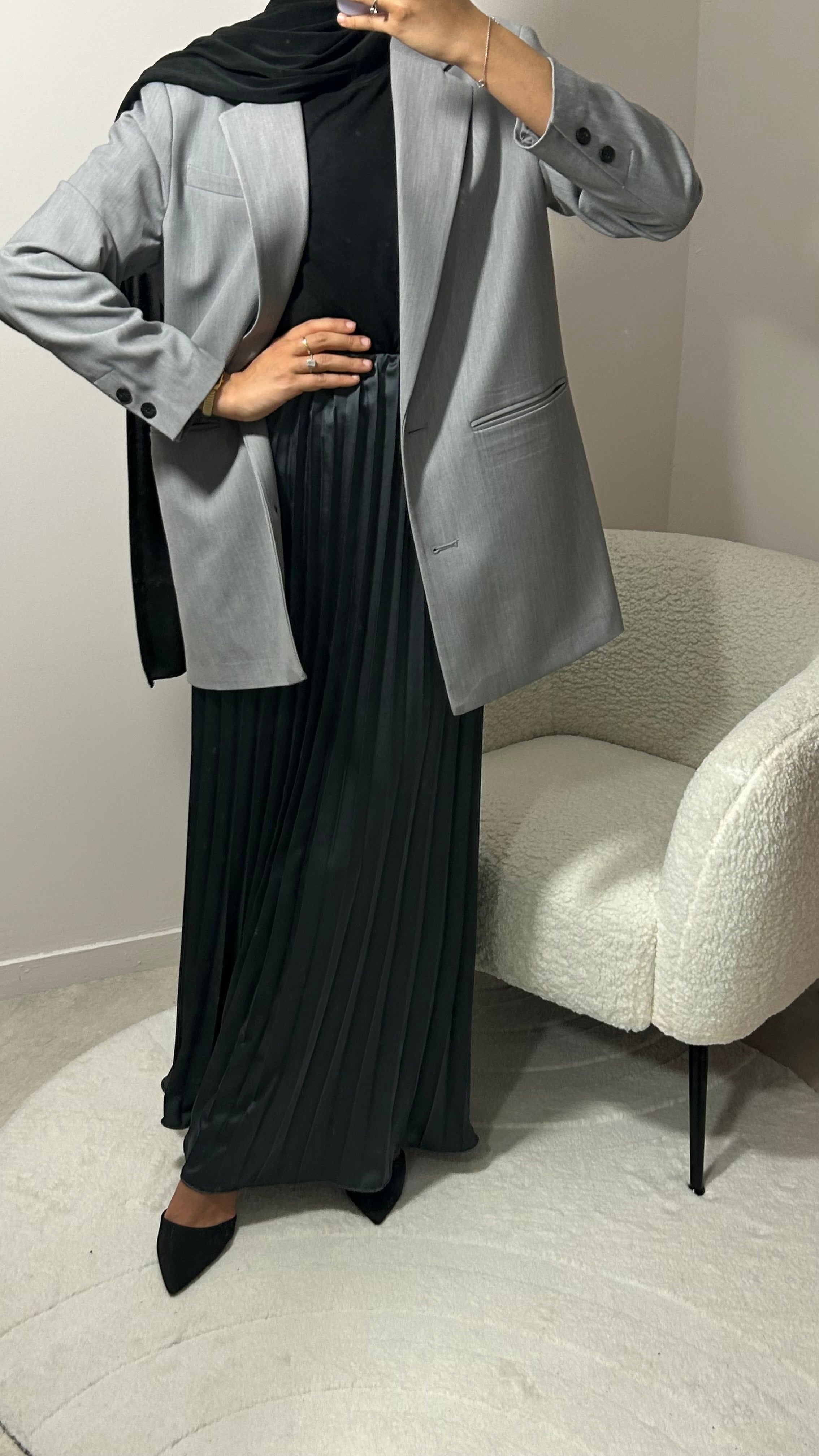 JUPE PLISSÉE GRIS FONCÉ